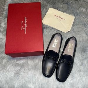 Ferragamo slip-on loafer in navy blue